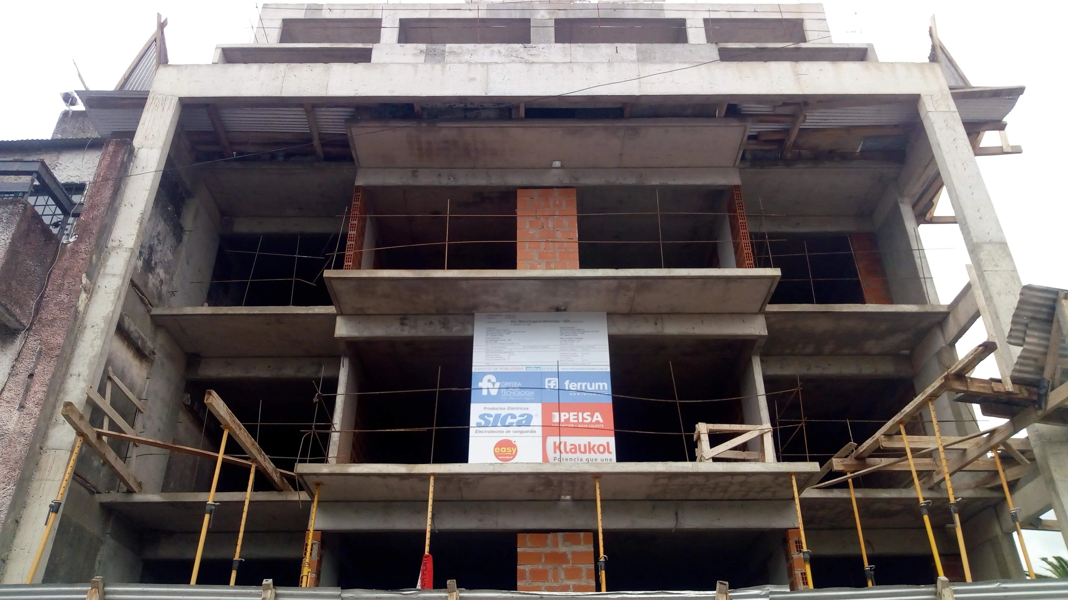 Construcción de estructura de hormigón armado