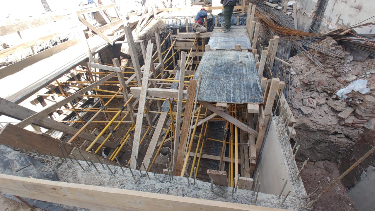 Obra de hormigón armado en construcción