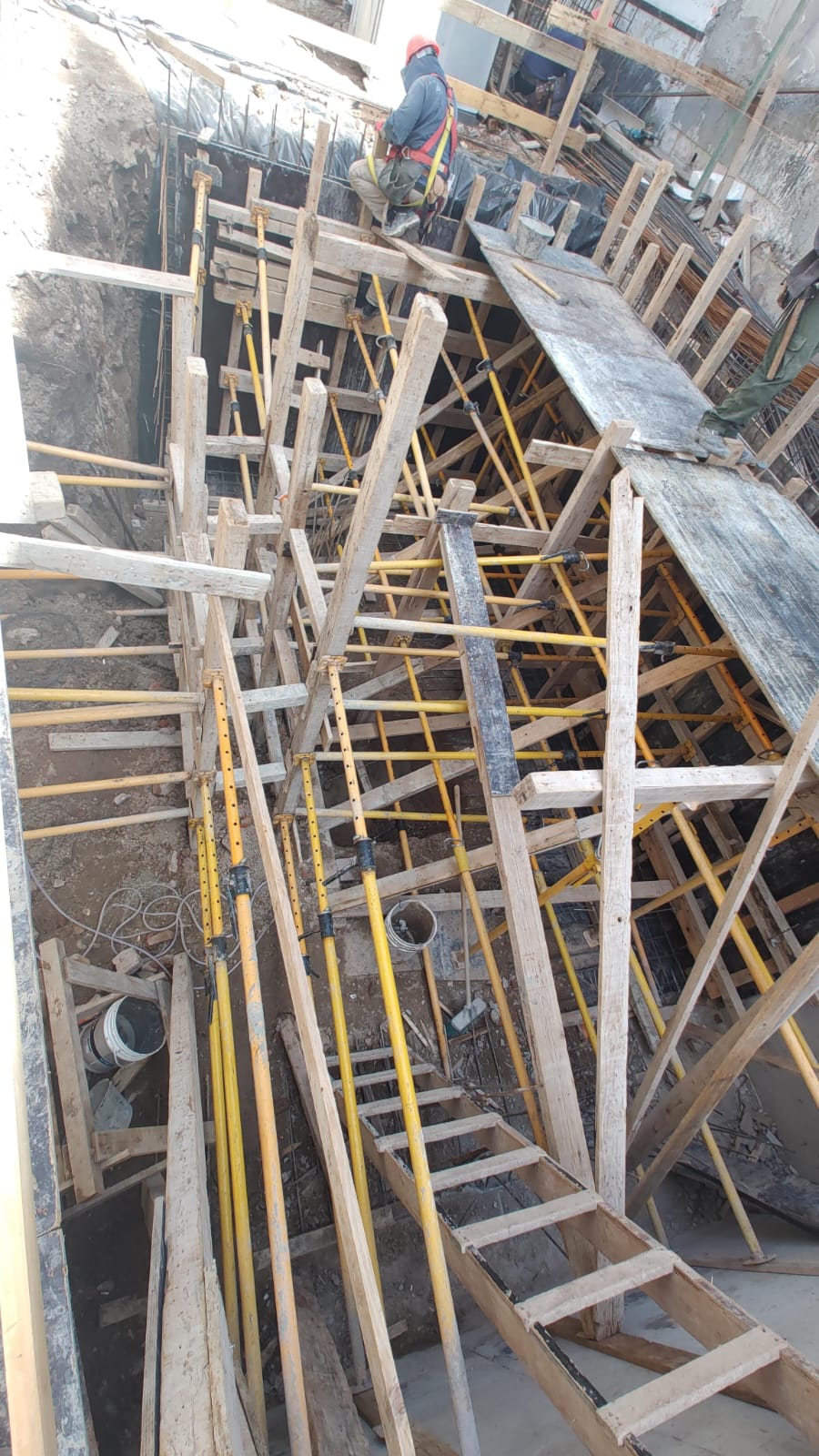 Estructura de hormigón armado en construcción