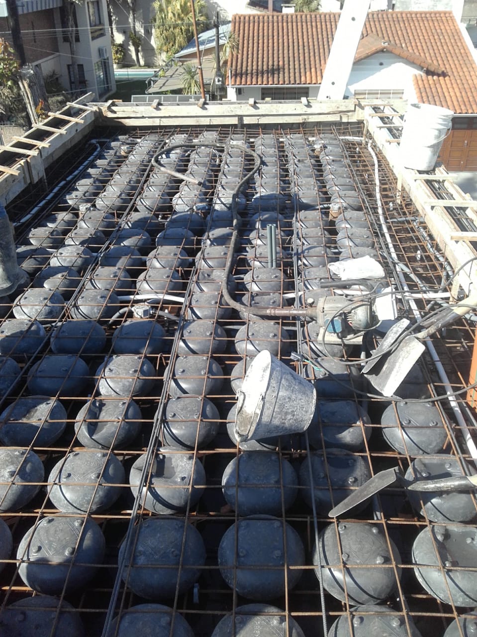 Estructura de hormigón armado en construcción