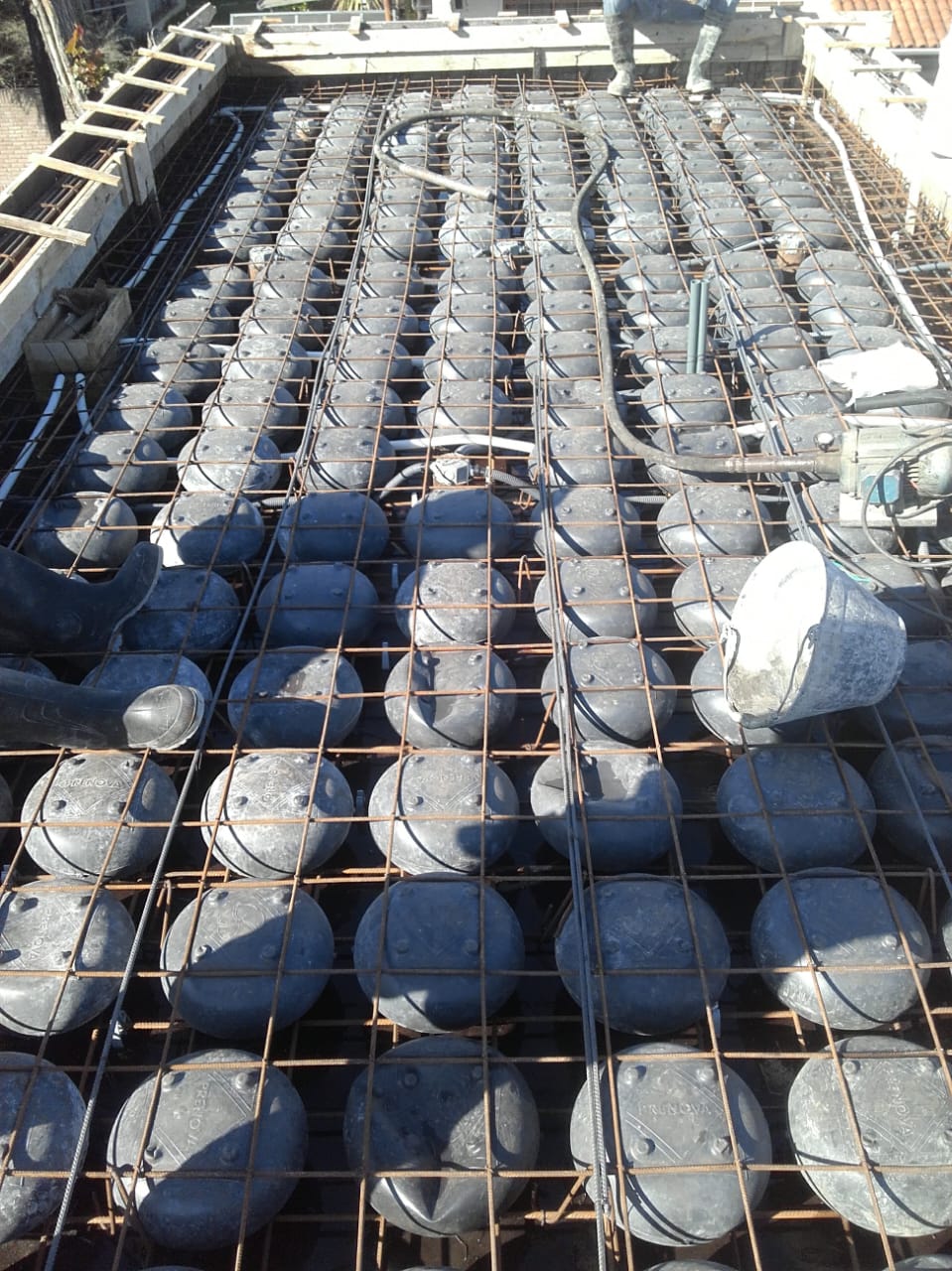 Estructura de hormigón armado en construcción