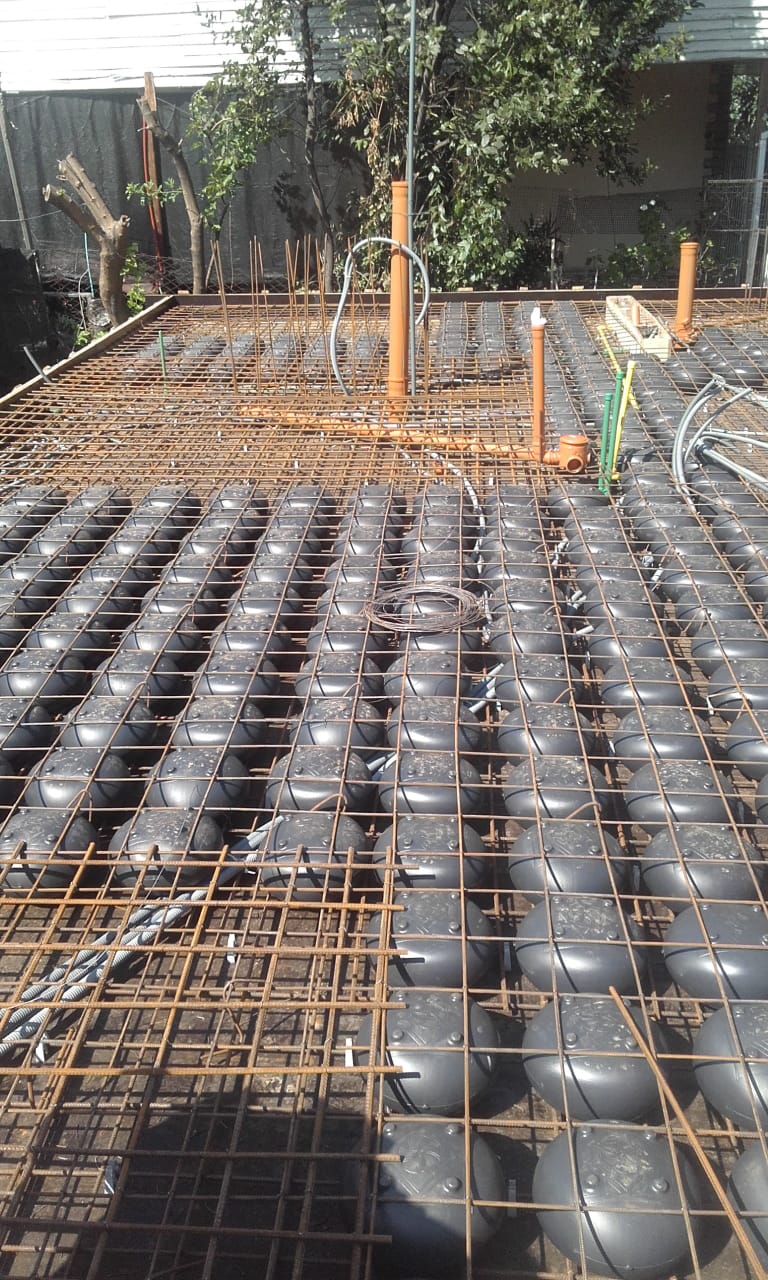Estructura de hormigón armado en construcción