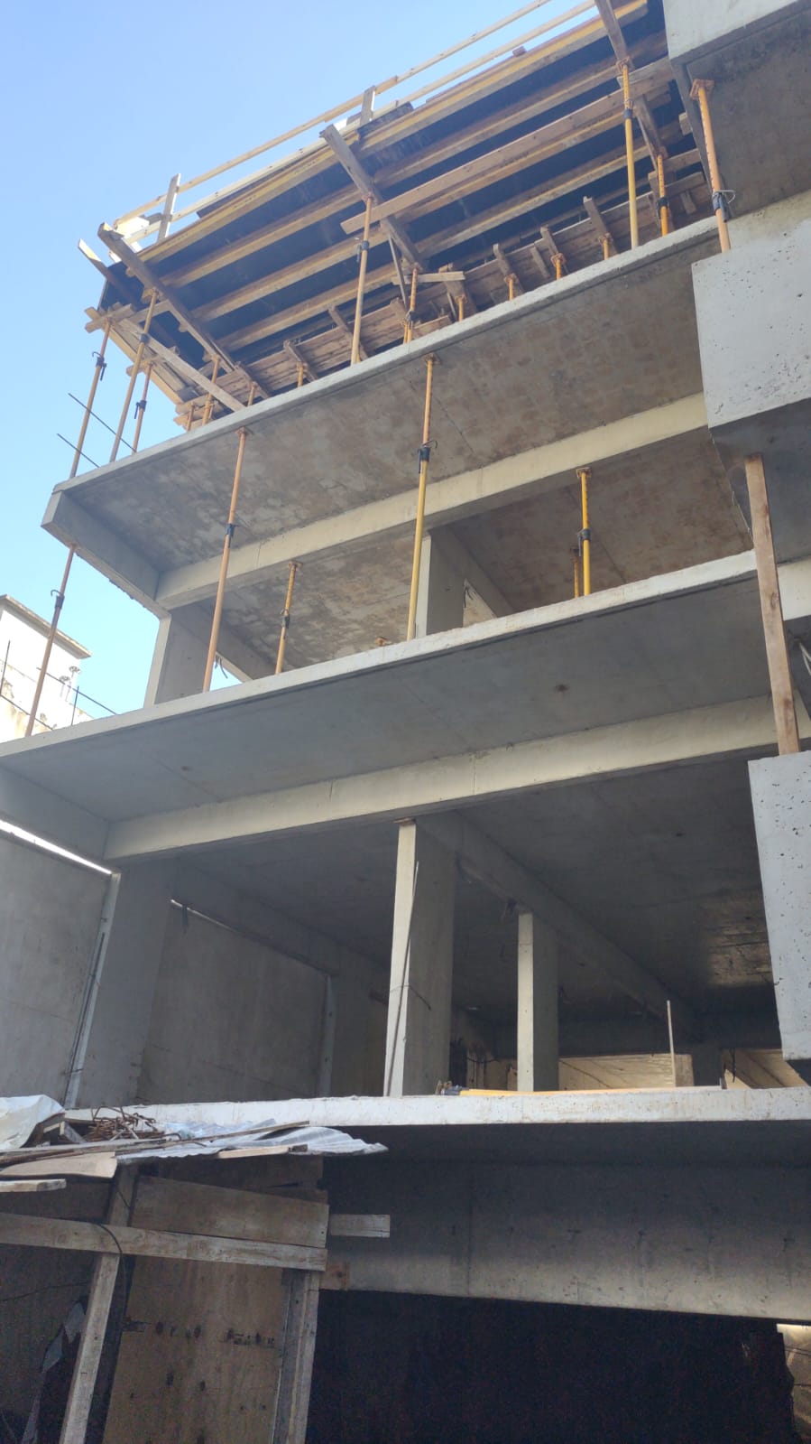 Estructura de hormigón armado en construcción