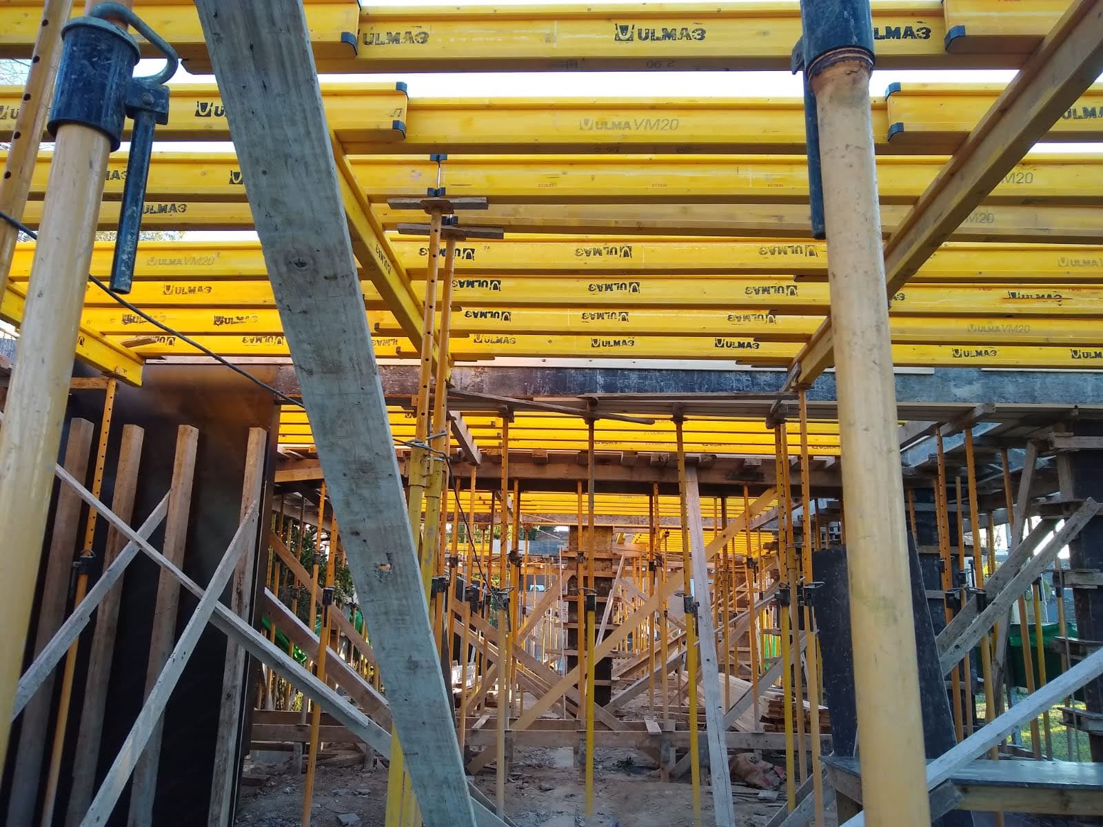 Obra de hormigón armado en construcción