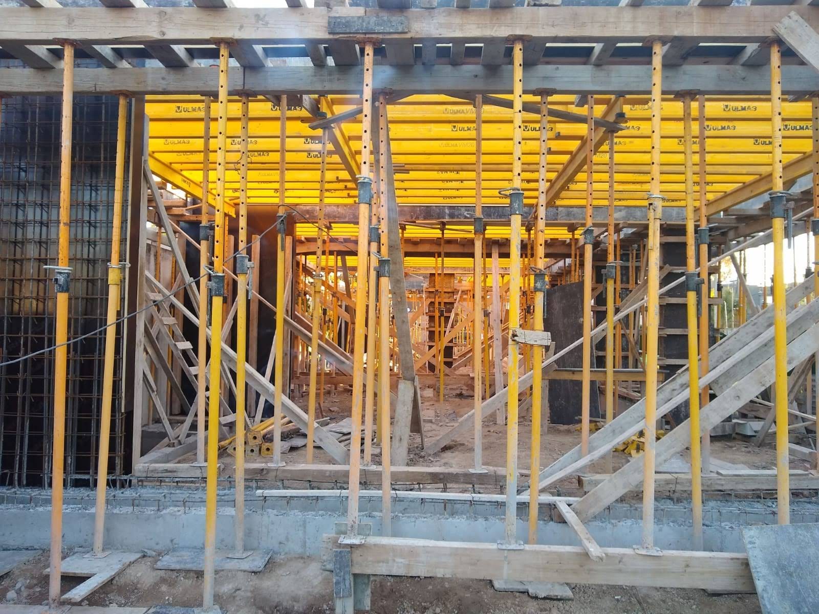 Obra de hormigón armado en construcción