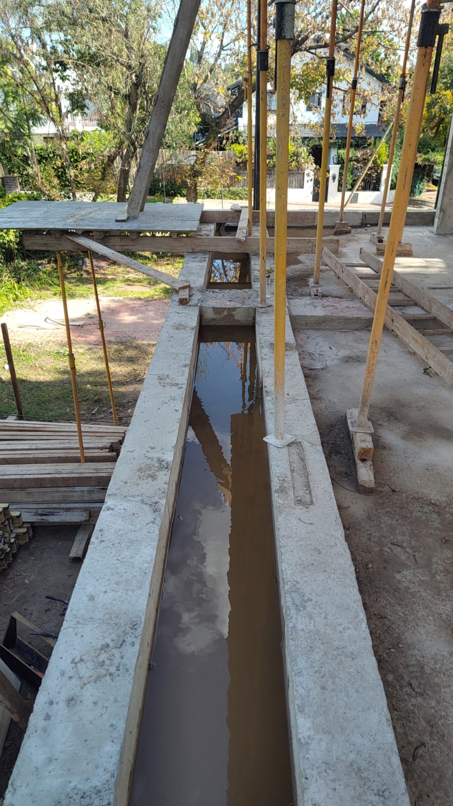 Estructura de hormigón armado en construcción