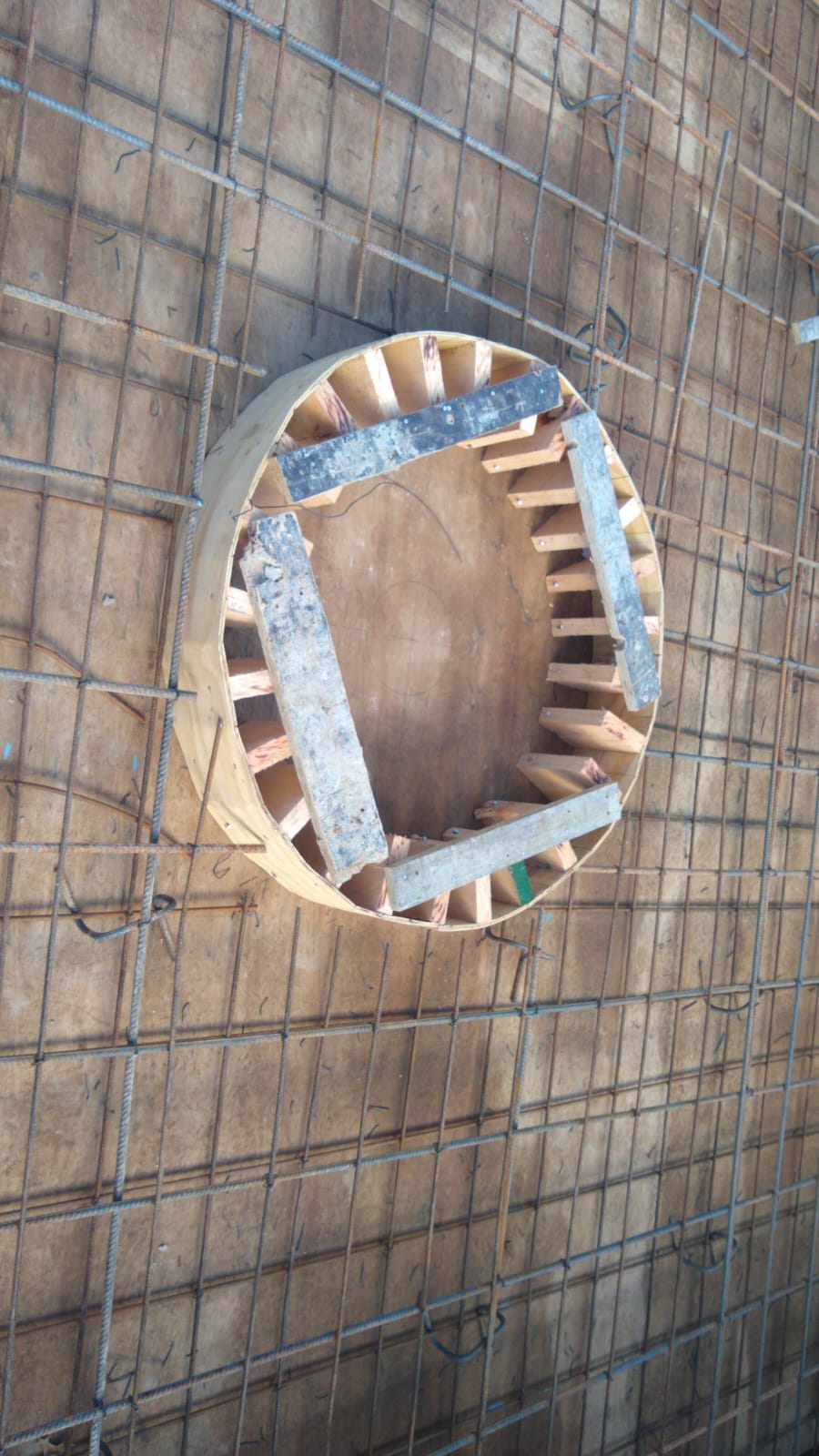 Estructura de hormigón armado en construcción