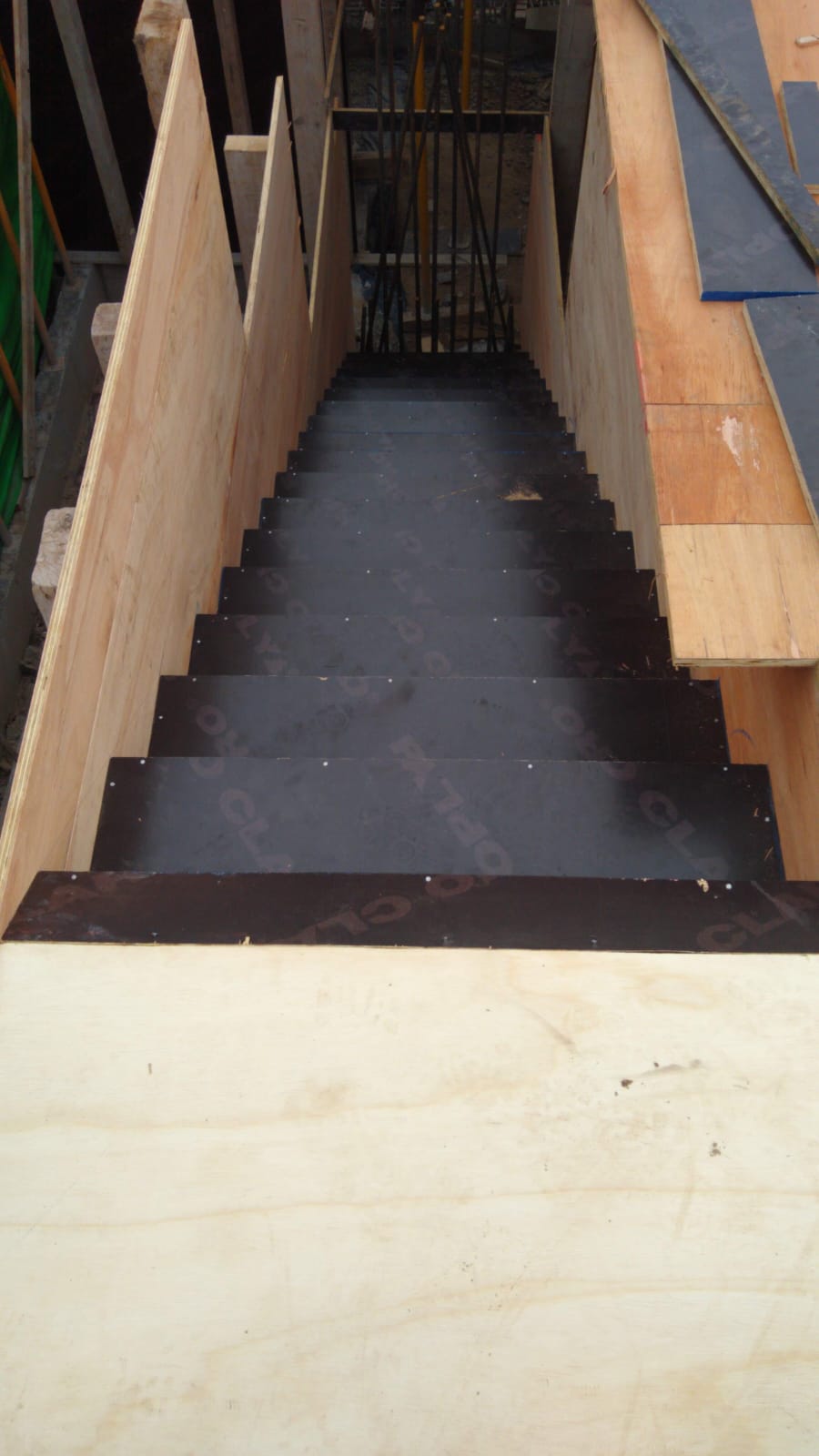 Estructura de hormigón armado en construcción