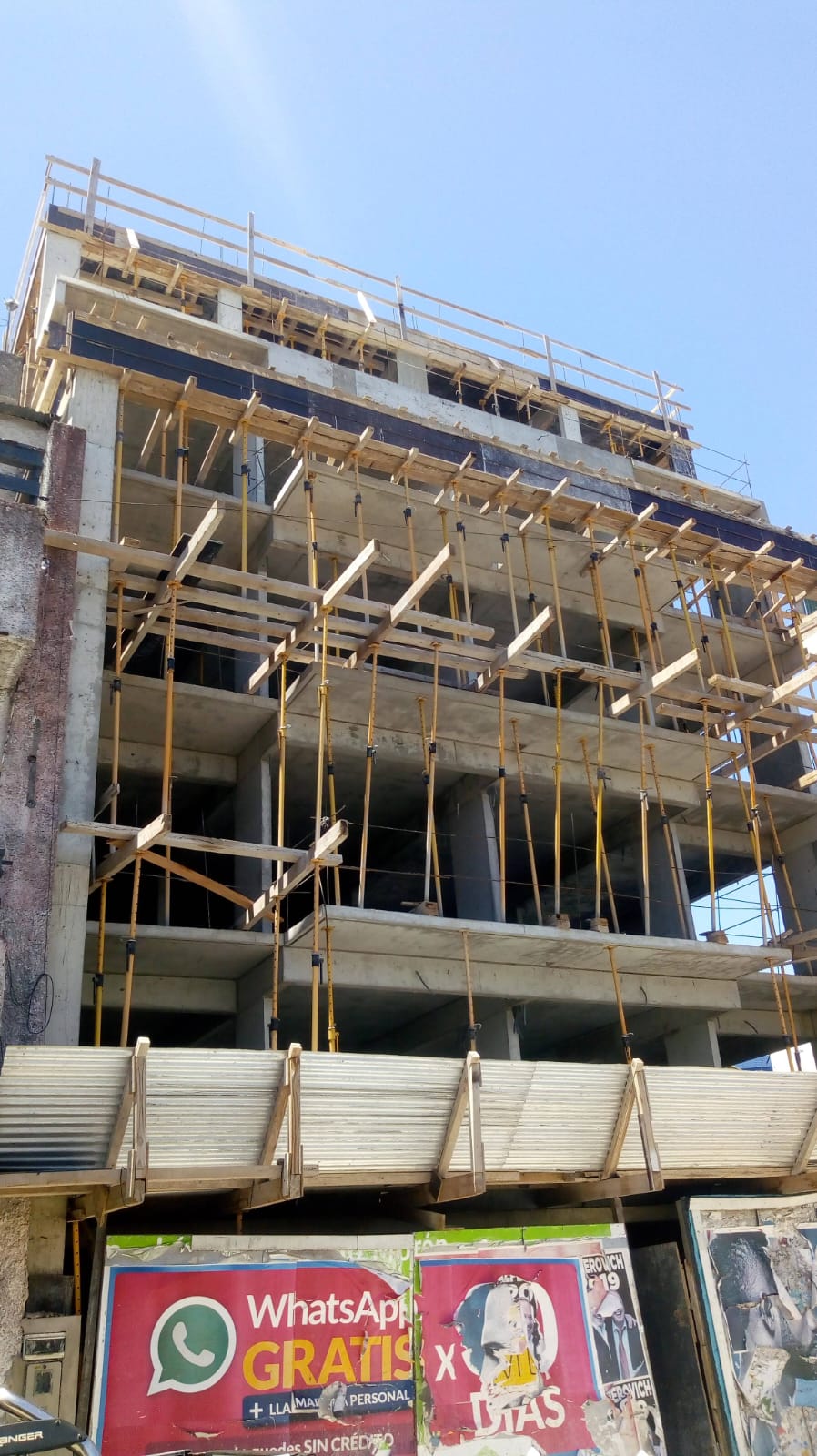 Estructura de hormigón armado en construcción
