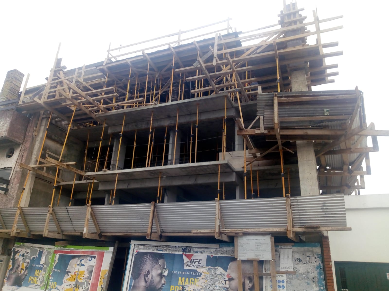 Obra de hormigón armado en construcción