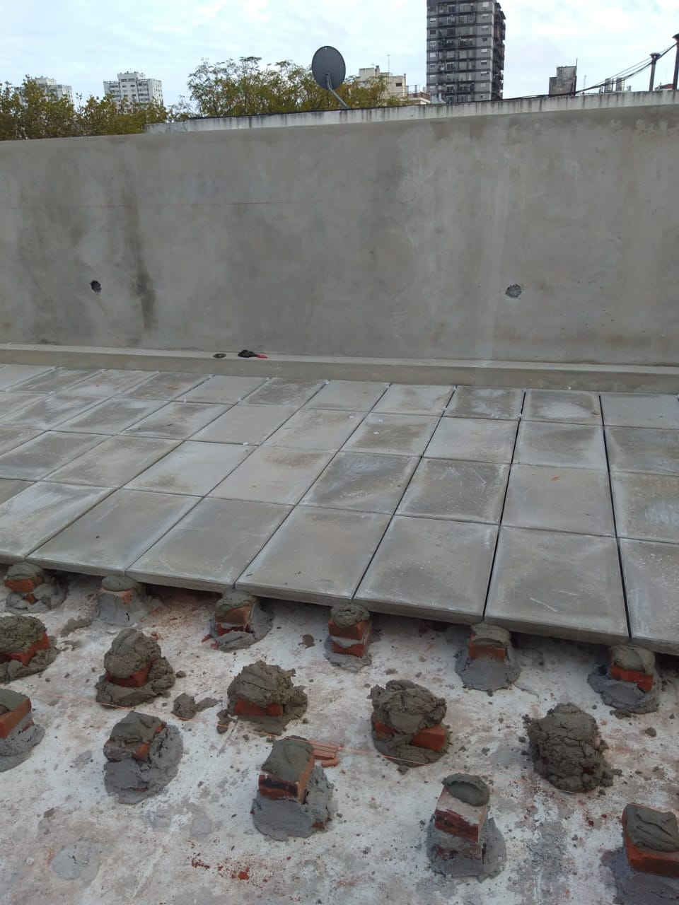 Estructura de hormigón armado en construcción