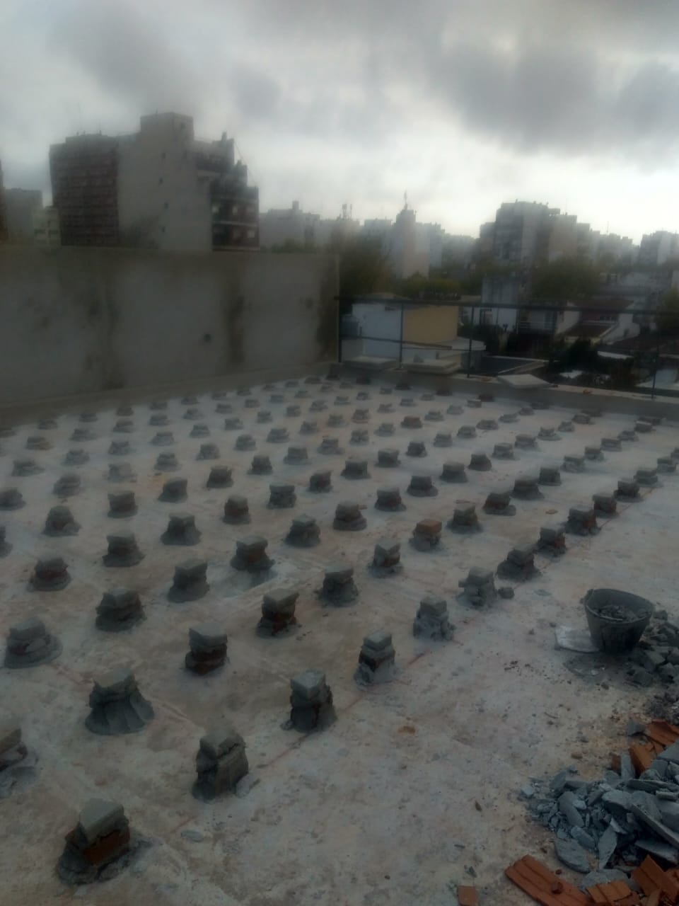 Estructura de hormigón armado en construcción